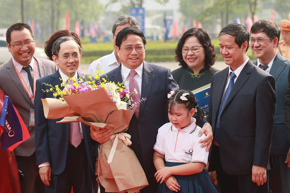 Thủ tướng Phạm Minh Chính đến dự lễ phát động phong trào cả nước thi đua học tập. (Ảnh: Dương Giang/TTXVN)