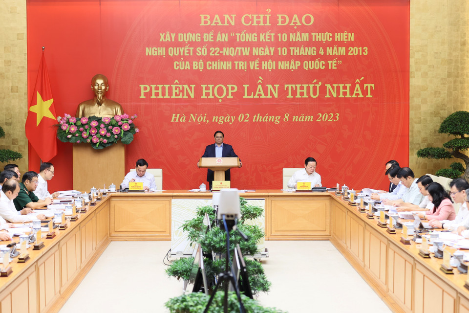 Thủ tướng Phạm Minh Chính chủ trì Phiên họp lần thứ nhất Ban Chỉ đạo tổng kết 10 năm thực hiện Nghị quyết 22 về Hội nhập Quốc tế. (Ảnh: Dương Giang/TTXVN)