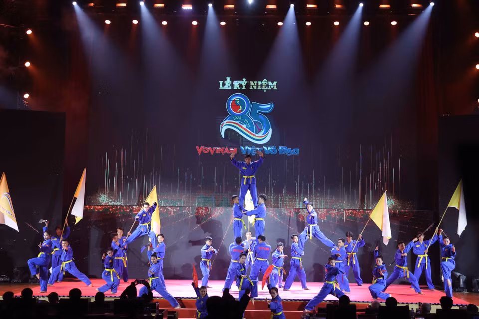Màn biểu diễn của môn sinh Vovinam tại lễ kỷ niệm 85 năm thành lập Vovinam Việt võ đạo. (Ảnh: Thống Nhất/TTXVN)