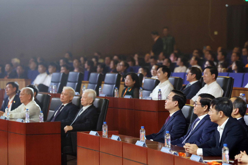 Chiều 15/4, tại Bình Dương, Chủ tịch nước Võ Văn Thưởng, nguyên Chủ nước Nguyễn Minh Triết và các lãnh đạo tỉnh dự lễ kỷ niệm 85 năm thành lập Vovinam Việt võ đạo (1938-2023). (Ảnh: Thống Nhất/TTXVN)