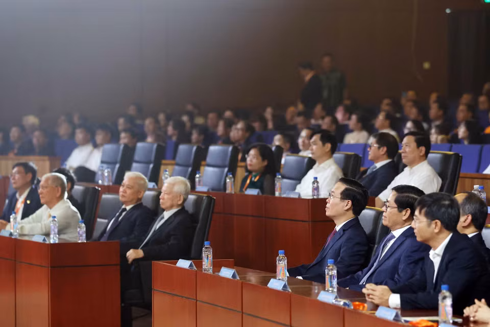 Chiều 15/4, tại Bình Dương, Chủ tịch nước Võ Văn Thưởng, nguyên Chủ nước Nguyễn Minh Triết và các lãnh đạo tỉnh dự lễ kỷ niệm 85 năm thành lập Vovinam Việt võ đạo (1938-2023). (Ảnh: Thống Nhất/TTXVN)