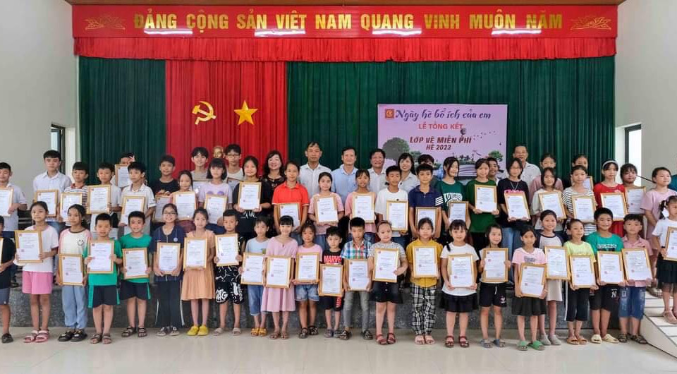 Trên 50 thiếu nhi được tuyển chọn để tham gia lớp học vẽ miễn phí tại Bảo tàng Mỹ thuật Cổ Đô trong mùa hè năm nay. (Nguồn: Vietnam+)