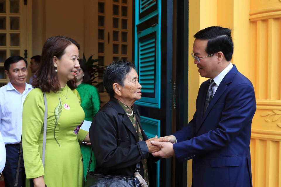 Chiều 14/9/2023, tại Phủ Chủ tịch, Chủ tịch nước Võ Văn Thưởng gặp mặt Đoàn đại biểu Người có Công với Cách mạng của tỉnh Trà Vinh. (Ảnh: An Đăng/TTXVN)