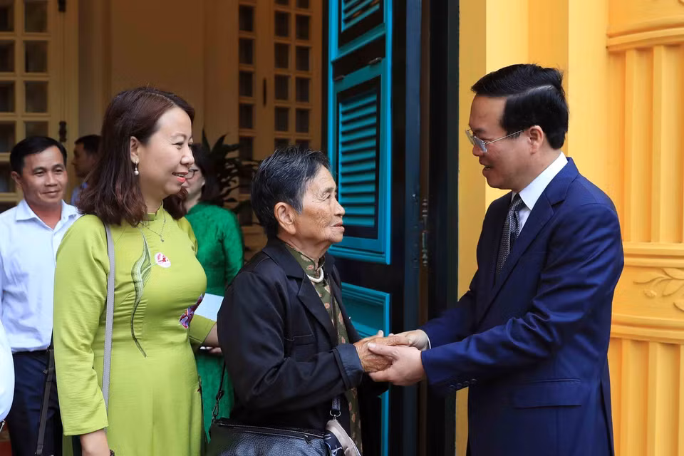 Chiều 14/9/2023, tại Phủ Chủ tịch, Chủ tịch nước Võ Văn Thưởng gặp mặt Đoàn đại biểu Người có Công với Cách mạng của tỉnh Trà Vinh. (Ảnh: An Đăng/TTXVN)