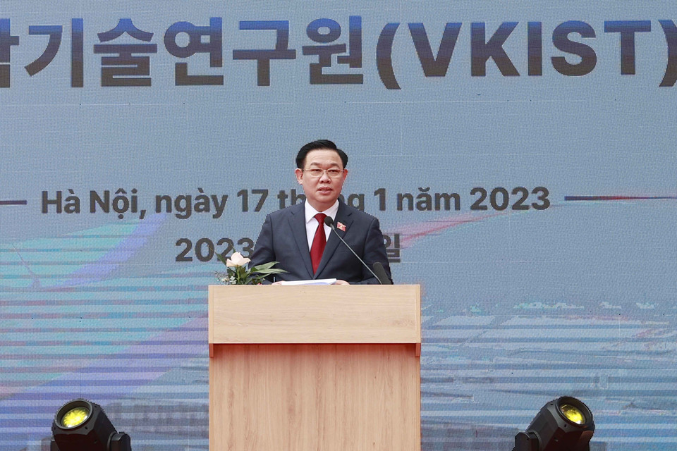 Chủ tịch Quốc hội Vương Đình Huệ phát biểu tại lễ khánh thành. (Ảnh: Doãn Tấn/TTXVN)