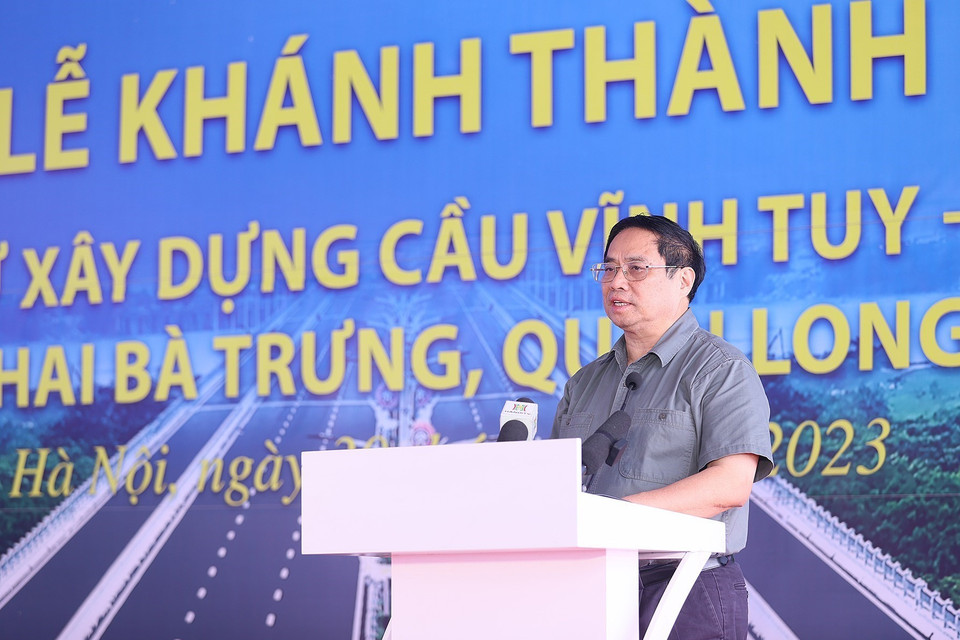 Thủ tướng Phạm Minh Chính phát biểu tại Lễ Khánh thành Cầu Vĩnh Tuy giai đoạn 2. (Ảnh: Dương Giang/TTXVN)