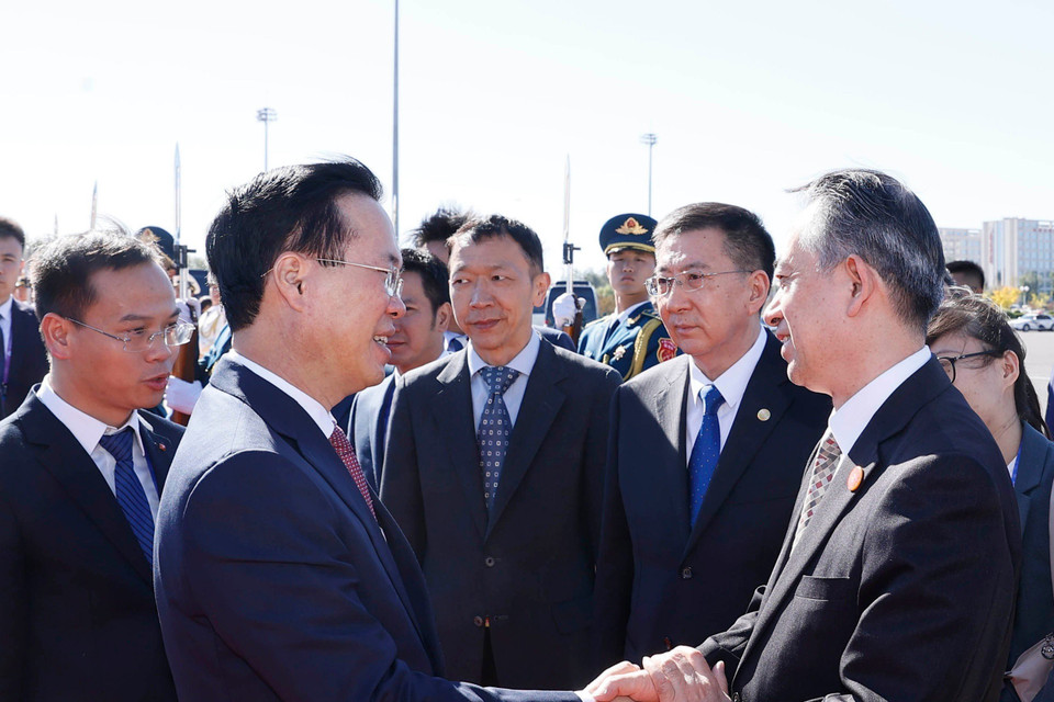 Sáng 20/10/2023, Chủ tịch nước Võ Văn Thưởng và Đoàn đại biểu cấp cao Việt Nam rời Thủ đô Bắc Kinh (Trung Quốc), kết thúc tốt đẹp chuyến tham dự Diễn đàn Cấp cao Hợp tác Quốc tế Vành đai và Con đường lần thứ ba. (Ảnh: Thống Nhất/TTXVN)