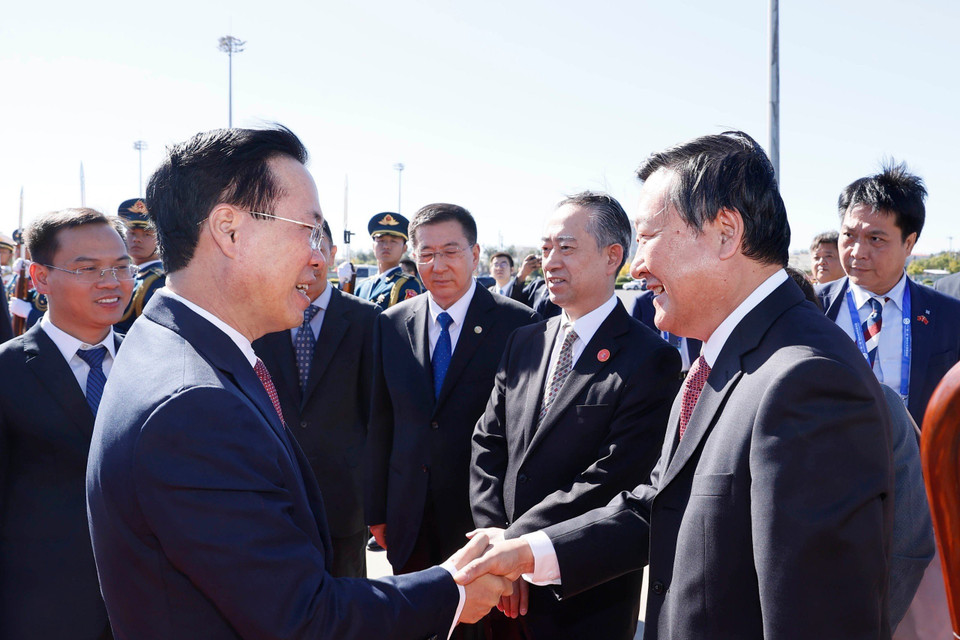 Lễ tiễn Chủ tịch nước Võ Văn Thưởng tại Sân bay Bắc Kinh. (Ảnh: Thống Nhất/TTXVN)