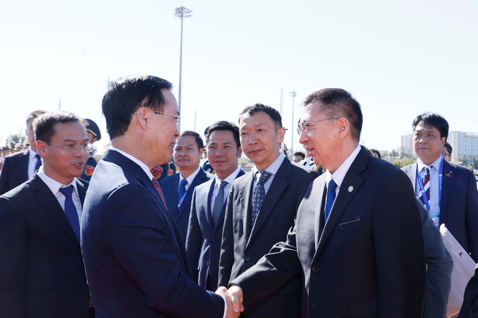 Lễ tiễn Chủ tịch nước Võ Văn Thưởng tại Sân bay Bắc Kinh. (Ảnh: Thống Nhất/TTXVN)