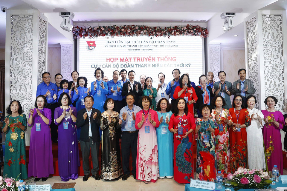 Buổi họp mặt truyền thống cựu cán bộ Đoàn thanh niên các thời kỳ được tổ chức nhân kỷ niệm 92 năm Ngày thành lập Đoàn Thanh niên Cộng sản Hồ Chí Minh. (Ảnh: Thống Nhất/TTXVN)