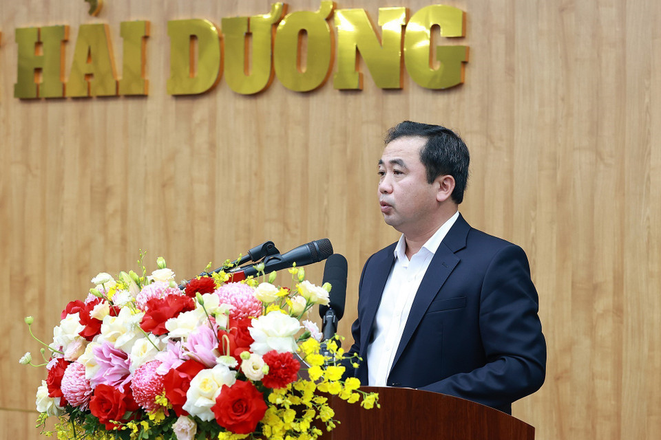 Bí thư Tỉnh ủy Hải Dương Trần Đức Thắng báo cáo tình hình phát triển kinh tế-xã hội của tỉnh. (Ảnh: Dương Giang/TTXVN)