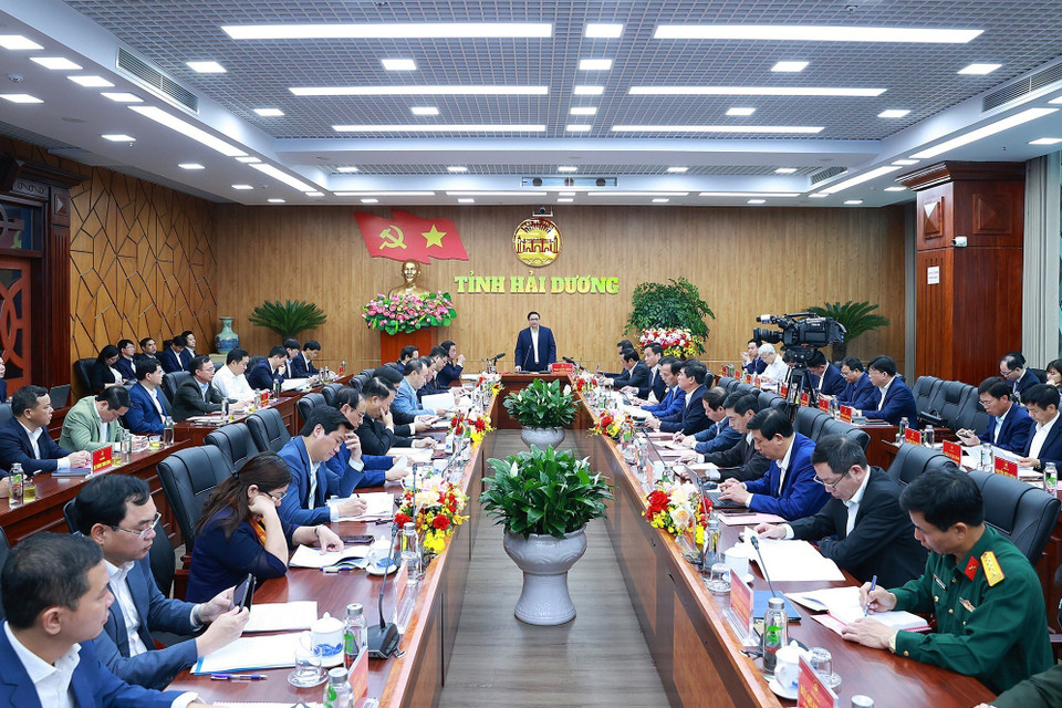 Quang cảnh buổi làm việc của Thủ tướng Phạm Minh Chính với lãnh đạo chủ chốt tỉnh Hải Dương. (Ảnh: Dương Giang/TTXVN)