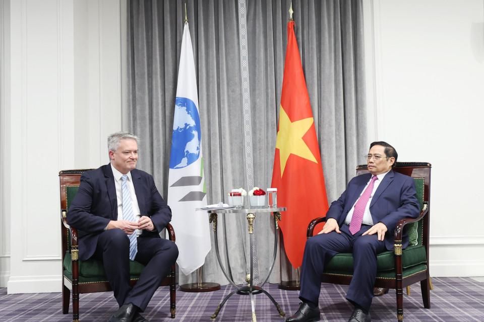Thủ tướng Phạm Minh Chính tiếp Tổng Thư ký OECD Mathias Cormann. (Ảnh: Dương Giang/TTXVN) 