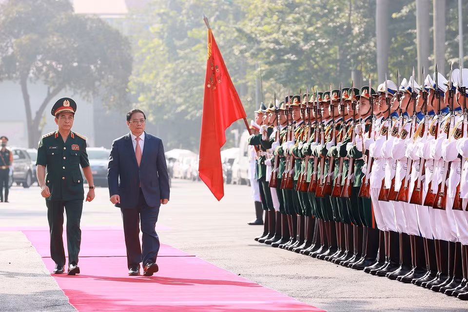 Thủ tướng Phạm Minh Chính đến dự Chương trình tổng kết, trao Giải thưởng Tuổi trẻ sáng tạo trong Quân đội lần thứ 23. (Ảnh: Trọng Đức/TTXVN)