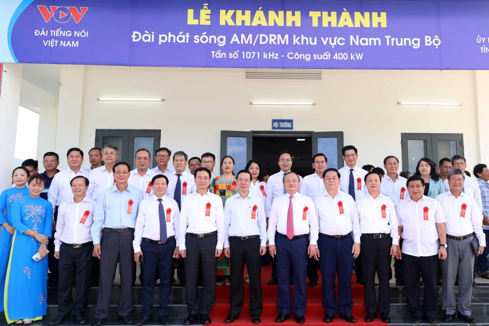 Chủ tịch nước Võ Văn Thưởng với các đại biểu. (Ảnh: Thống Nhất/TTXVN)