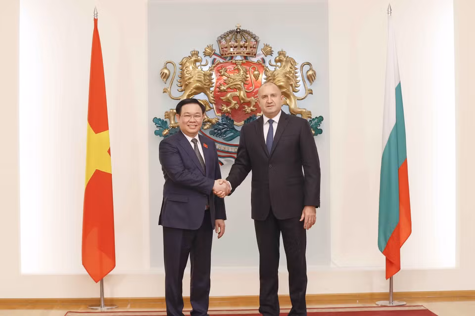 Chủ tịch Quốc hội Vương Đình Huệ hội kiến Tổng thống Bulgaria Rumen Radev. (Ảnh: Doãn Tấn/TTXVN)