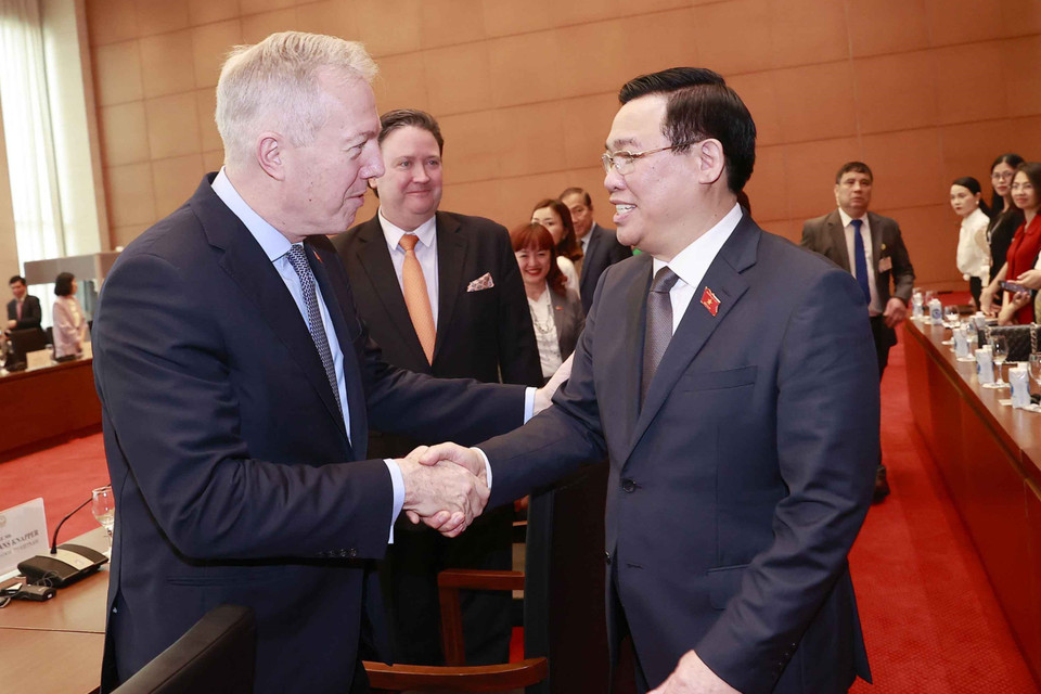 Chiều 23/3, tại Nhà Quốc hội, Chủ tịch Quốc hội Vương Đình Huệ tiếp đoàn doanh nghiệp của Hội đồng Kinh doanh Hoa Kỳ-ASEAN (USABC) gồm hơn 50 tập đoàn, doanh nghiệp hàng đầu của Hoa Kỳ. (Ảnh: Doãn Tấn/TTXVN) 