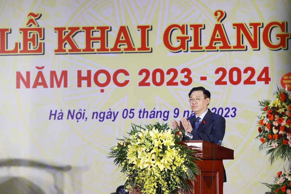 Chủ tịch Quốc hội Vương Đình Huệ phát biểu tại Lễ Khai giảng của Trường Hữu nghị T78. (Ảnh: Doãn Tấn/TTXVN)