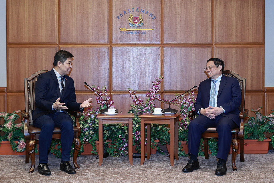 Thủ tướng Phạm Minh Chính hội kiến Chủ tịch Quốc hội Singapore Tan Chuan-Jin. (Ảnh: Dương Giang/TTXVN)