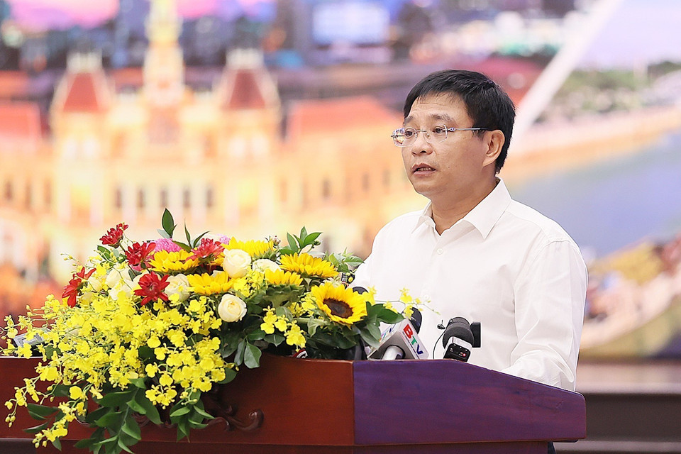 Bộ trưởng Bộ Giao thông Vận tải Nguyễn Văn Thắng tham luận tại hội nghị. (Ảnh: Dương Giang/TTXVN)