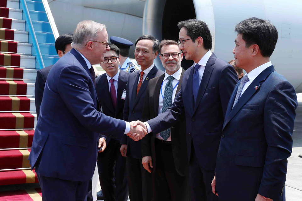 Lễ đón Thủ tướng Australia Anthony Albanese tại sân bay quốc tế Nội Bài (Hà Nội). (Ảnh: Phạm Kiên/TTXVN)