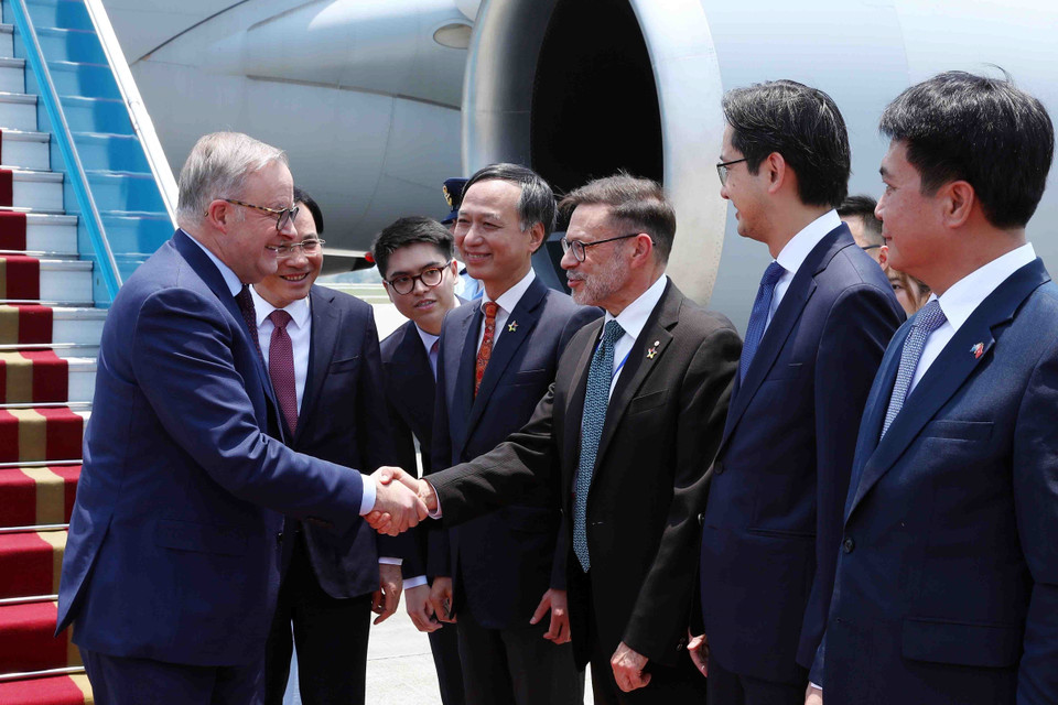 Hình ảnh lễ đón Thủ tướng Australia Anthony Albanese tại sân bay quốc tế Nội Bài (Hà Nội). (Ảnh: Phạm Kiên/TTXVN)
