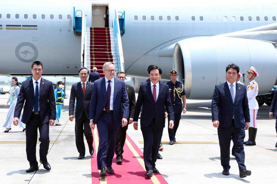 Nhận lời mời của Thủ tướng Phạm Minh Chính, ngày 3/6/2023, Thủ tướng Australia Anthony Albanese đã tới sân bay quốc tế Nội Bài (Hà Nội), bắt đầu chuyến thăm chính thức Việt Nam từ ngày 3 đến 4/6. (Ảnh: Phạm Kiên/TTXVN)