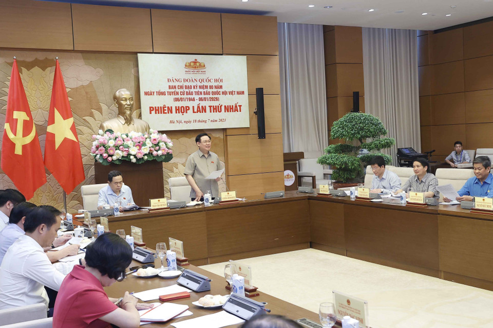 Sáng 18/7/2023, tại Hà Nội, Chủ tịch Quốc hội Vương Đình Huệ chủ trì Phiên họp lần thứ nhất Ban Chỉ đạo kỷ niệm 80 năm Ngày Tổng Tuyển cử đầu tiên bầu Quốc hội Việt Nam (6/1/1946-6/1/2026). (Ảnh: Doãn Tấn/TTXVN)