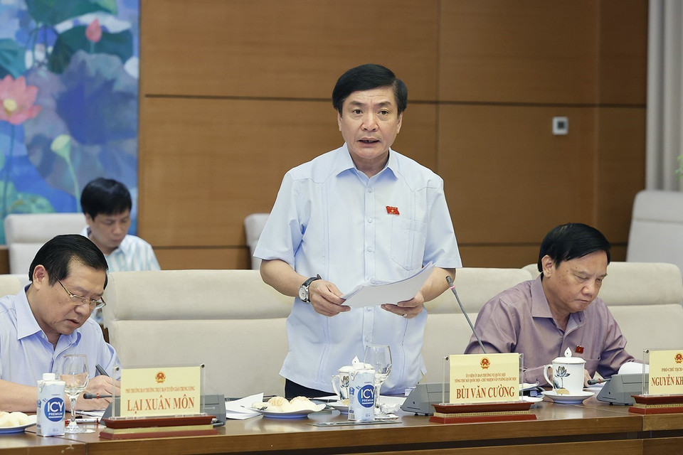 Tổng thư ký Quốc hội, Chủ nhiệm Văn phòng Quốc hội Bùi Văn Cường phát biểu. (Ảnh: Doãn Tấn/TTXVN)