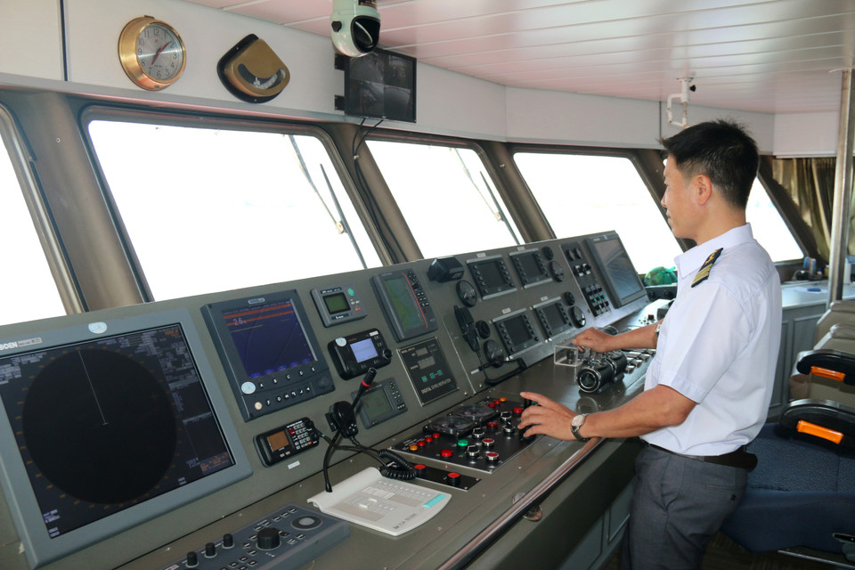 Tàu cao tốc Trưng Trắc được trang bị hệ thống lái hiện đại nhập khẩu trực tiếp từ Đức. (Ảnh: Nguyễn Thanh/TTXVN)