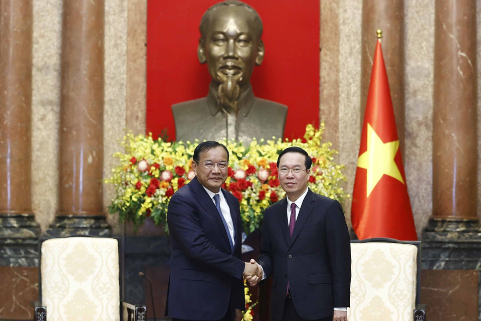 Chủ tịch nước Võ Văn Thưởng và Phó Thủ tướng, Bộ trưởng Ngoại giao và Hợp tác quốc tế Campuchia Prak Sokhonn. (Ảnh: Thống Nhất/TTXVN)