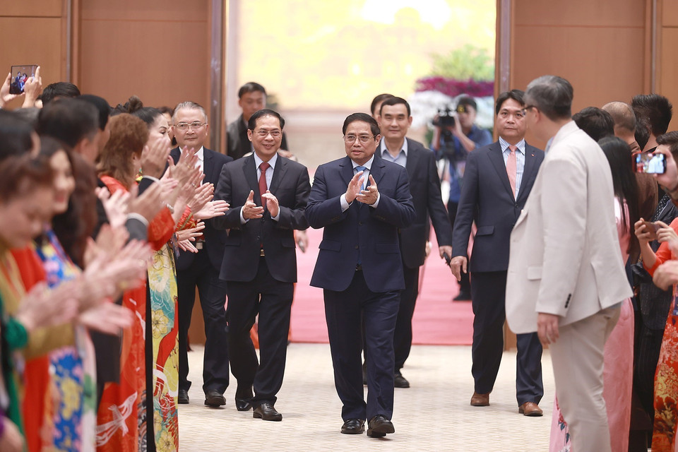 Chiều 14/1/2023 (23 tháng Chạp năm Nhâm Dần), tại Hà Nội, Thủ tướng Phạm Minh Chính gặp mặt các kiều bào tiêu biểu tham dự chương trình Xuân Quê hương 2023. (Ảnh: Dương Giang/TTXVN) 