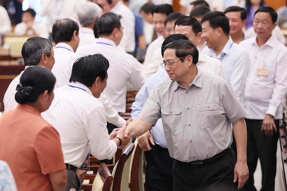 Thủ tướng Phạm Minh Chính với các đại biểu tham dự hội nghị Hội đồng Điều phối Vùng Đông Nam Bộ. (Ảnh: Dương Giang/TTXVN)
