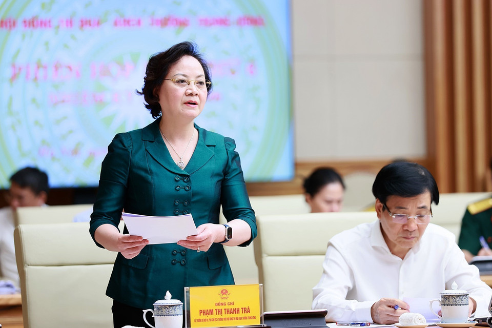 Bộ trưởng Bộ Nội vụ Phạm Thị Thanh Trà, Phó Chủ tịch Thường trực Hội đồng Thi đua-Khen thưởng Trung ương báo cáo về công tác Thi đua Khen thưởng. (Ảnh: Dương Giang/TTXVN) 