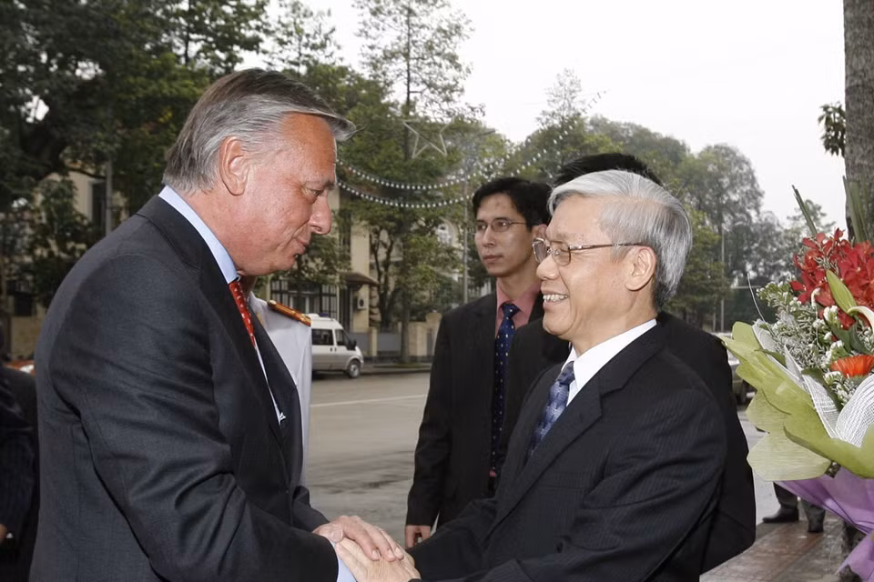 Chủ tịch Quốc hội Nguyễn Phú Trọng đón và hội đàm với Chủ tịch Hạ viện Bỉ Patrick Dewael thăm hữu nghị chính thức Việt Nam (Hà Nội, 14/4/2010). (Ảnh: Trí Dũng/TTXVN)