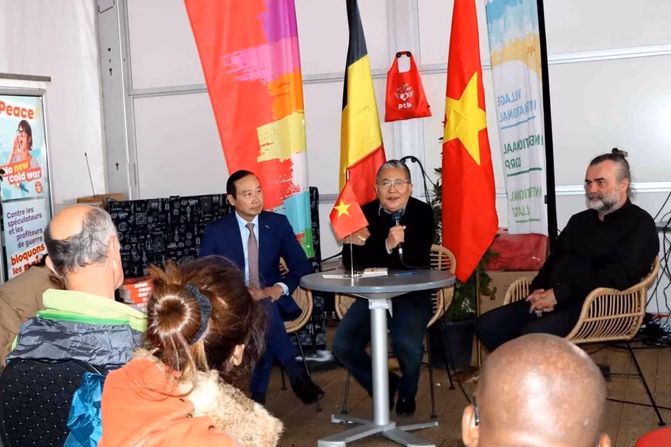 Tọa đàm giới thiệu di sản của Chủ tịch Hồ Chí Minh tại Lễ hội Manifesta (Đoàn kết) - một hoạt động chính trị-xã hội thường niên do Đảng Lao động Bỉ (PTB) tổ chức trong 2 ngày 17-18/9/2022 tại thành phố biển Ostende. (Ảnh: Hương Giang/TTXVN)