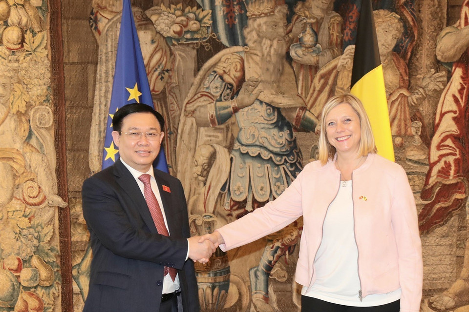 Chủ tịch Hạ viện Elliance Tillieux đón và hội đàm với Chủ tịch Quốc hội Vương Đình Huệ thăm chính thức Vương quốc Bỉ (Brussels, 9/9/2021). (Ảnh: Doãn Tấn/TTXVN)