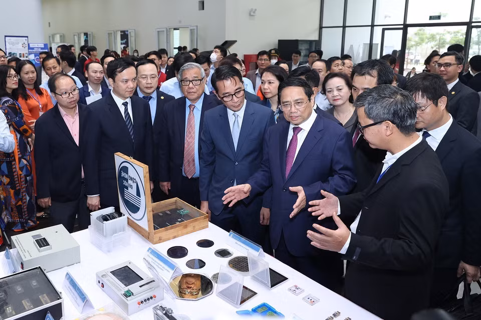 Người đứng đầu Chính phủ biểu dương Đại học Quốc gia Hà Nội luôn bám sát khẩu hiệu hành động "Đạt đỉnh cao dựa vào tri thức," phát huy mạnh mẽ Giá trị cốt lõi: Đổi mới sáng tạo - Trách nhiệm quốc gia - Phát triển bền vững" và có nhiều bước phát triển rất đáng ghi nhận trong thời gian qua. (Ảnh: Dương Giang/TTXVN)