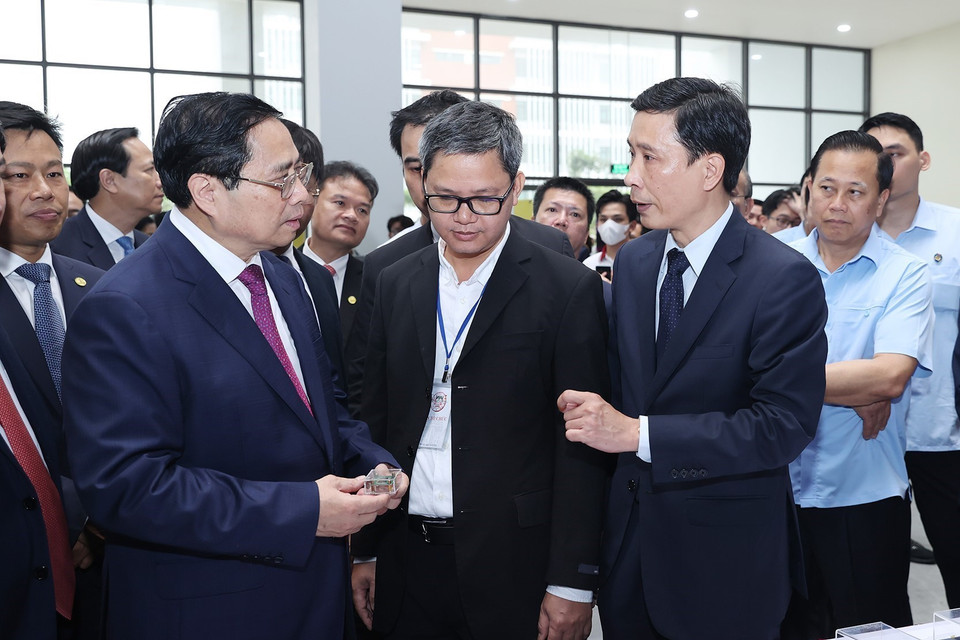 Thủ tướng hoan nghênh đề nghị của Đại học Quốc gia Hà Nội đối với việc xây dựng cơ sở nghiên cứu, thí nghiệm chế tạo vi mạch đặt tại Hòa Lạc và yêu cầu Trường xây dựng dự án trình cấp có thẩm quyền xem xét, quyết định. (Ảnh: Dương Giang/TTXVN)