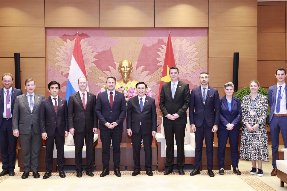 Chủ tịch Quốc hội Vương Đình Huệ, Thủ tướng Luxembourg Xavier Bettel với các đại biểu. (Ảnh: Doãn Tấn/TTXVN)