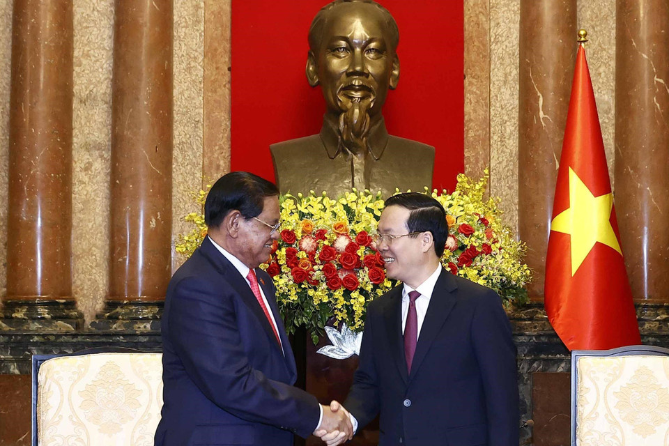 Chiều 4/3, tại Phủ Chủ tịch, Chủ tịch nước Võ Văn Thưởng tiếp Phó Thủ tướng, Bộ trưởng Bộ Nội vụ Vương quốc Campuchia Samdech Krolahom Sar Kheng sang thăm Việt Nam. (Ảnh: Thống Nhất/TTXVN)