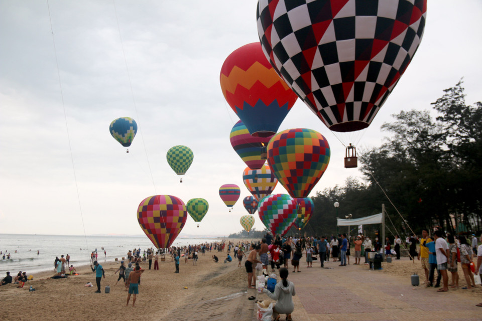Ngày hội khinh khí cầu chào mừng sự kiện Năm Du lịch quốc gia 2023 Bình Thuận - Hội tụ xanh. (Ảnh: Nguyễn Thanh/TTXVN)