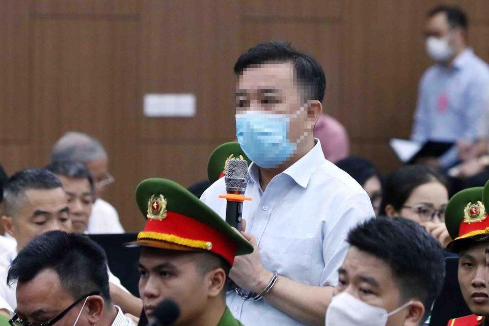 Bị cáo Chử Xuân Dũng, cựu Phó Chủ tịch Ủy ban Nhân dân thành phố Hà Nội, khai báo trước tòa. (Ảnh: Phạm Kiên/TTXVN)