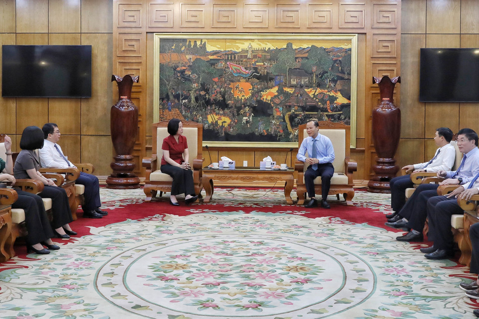 Sáng 8/9/2023, Đoàn công tác của Thông tấn xã Việt Nam do bà Vũ Việt Trang, Ủy viên Ban Chấp hành Đảng bộ Khối các cơ quan Trung ương, Bí thư Đảng ủy, Tổng Giám đốc, Chủ tịch Liên Chi hội nhà báo TTXVN dẫn đầu, làm việc với lãnh đạo Ủy ban Nhân dân tỉnh Bắc Giang. (Ảnh: Danh Lam/TTXVN)