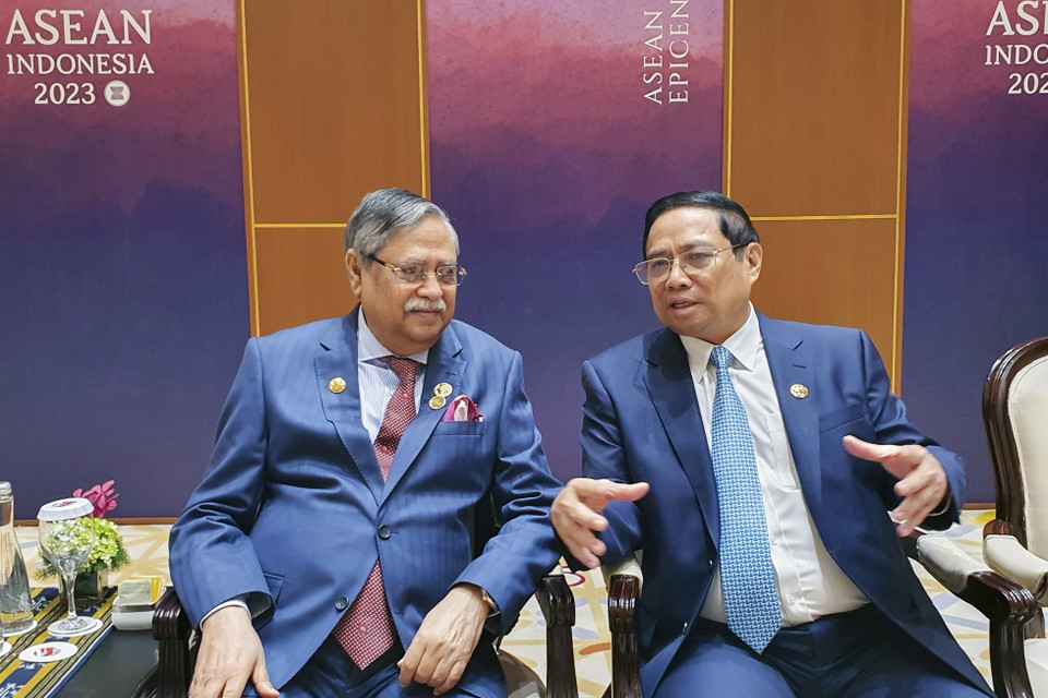 Nhân dịp dự Hội nghị Cấp cao ASEAN lần thứ 43 và các Hội nghị Cấp cao liên quan tại Jakarta, Indonesia, chiều 7/9/2023, Thủ tướng Phạm Minh Chính gặp Tổng thống Bangladesh Mohammed Shahabuddin. (Ảnh: Dương Giang/TTXVN)