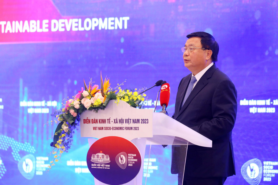 Ông Nguyễn Xuân Thắng, Ủy viên Bộ Chính trị, Giám đốc Học viện Chính trị Quốc gia Hồ Chí Minh phát biểu đề dẫn Chương trình. (Ảnh: Văn Điệp/TTXVN)