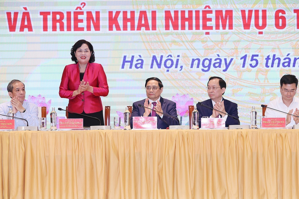 Thống đốc Ngân hàng Nhà nước Việt Nam Nguyễn Thị Hồng điều hành hội nghị. (Ảnh: Dương Giang/TTXVN)