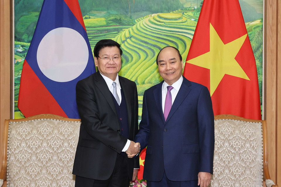 Thủ tướng Nguyễn Xuân Phúc và Thủ tướng Lào Thongloun Sisoulith. (Ảnh: Thống Nhất/TTXVN)