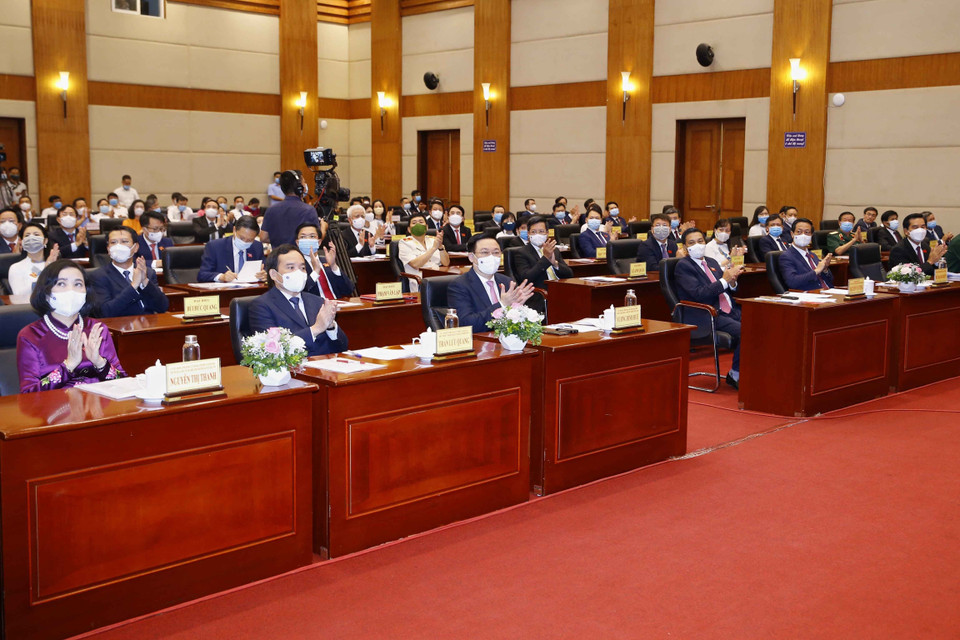 Chủ tịch Quốc hội Vương Đình Huệ và các đại biểu dự Kỳ họp thứ nhất Hội đồng nhân dân thành phố Hải Phòng khóa XVI.(Ảnh: Doãn Tấn/TTXVN)