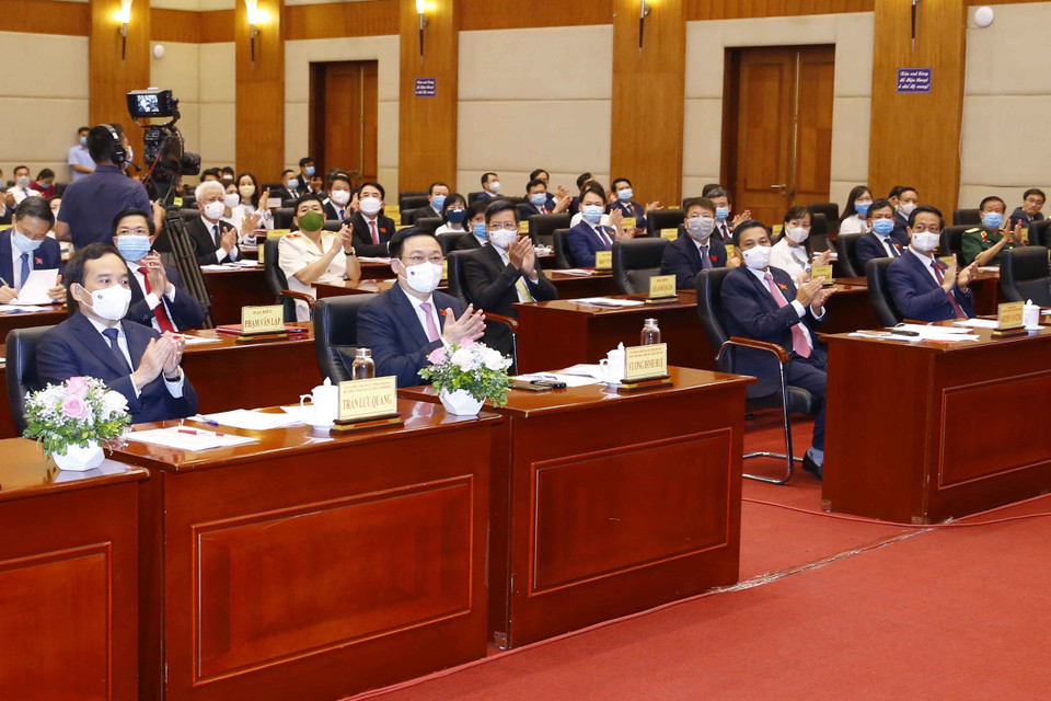 Chủ tịch Quốc hội Vương Đình Huệ và các đại biểu dự Kỳ họp thứ nhất Hội đồng nhân dân thành phố Hải Phòng khóa XVI.(Ảnh: Doãn Tấn/TTXVN)